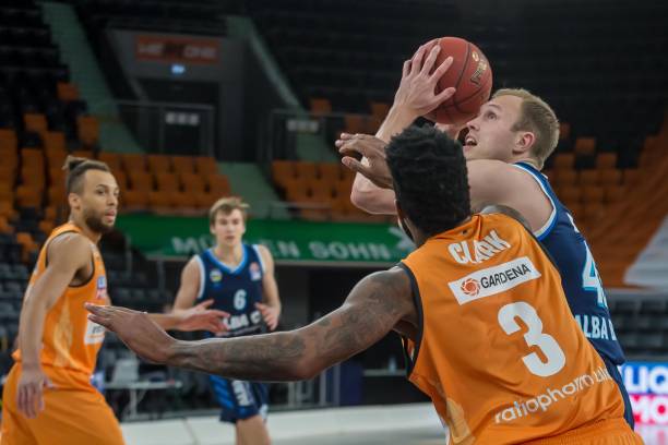 更是进攻枢 更是进攻枢