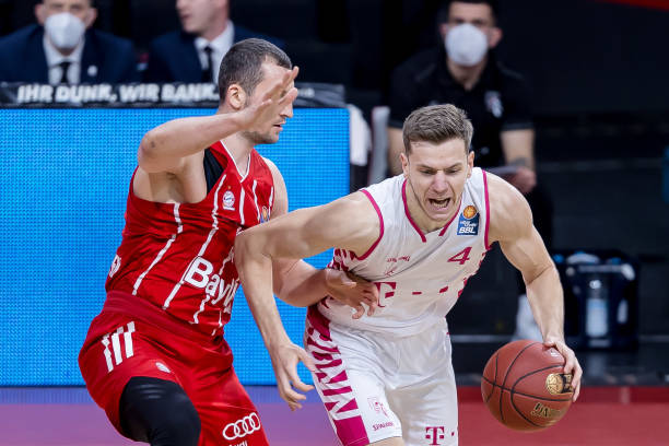 他在场上的 他在场上的